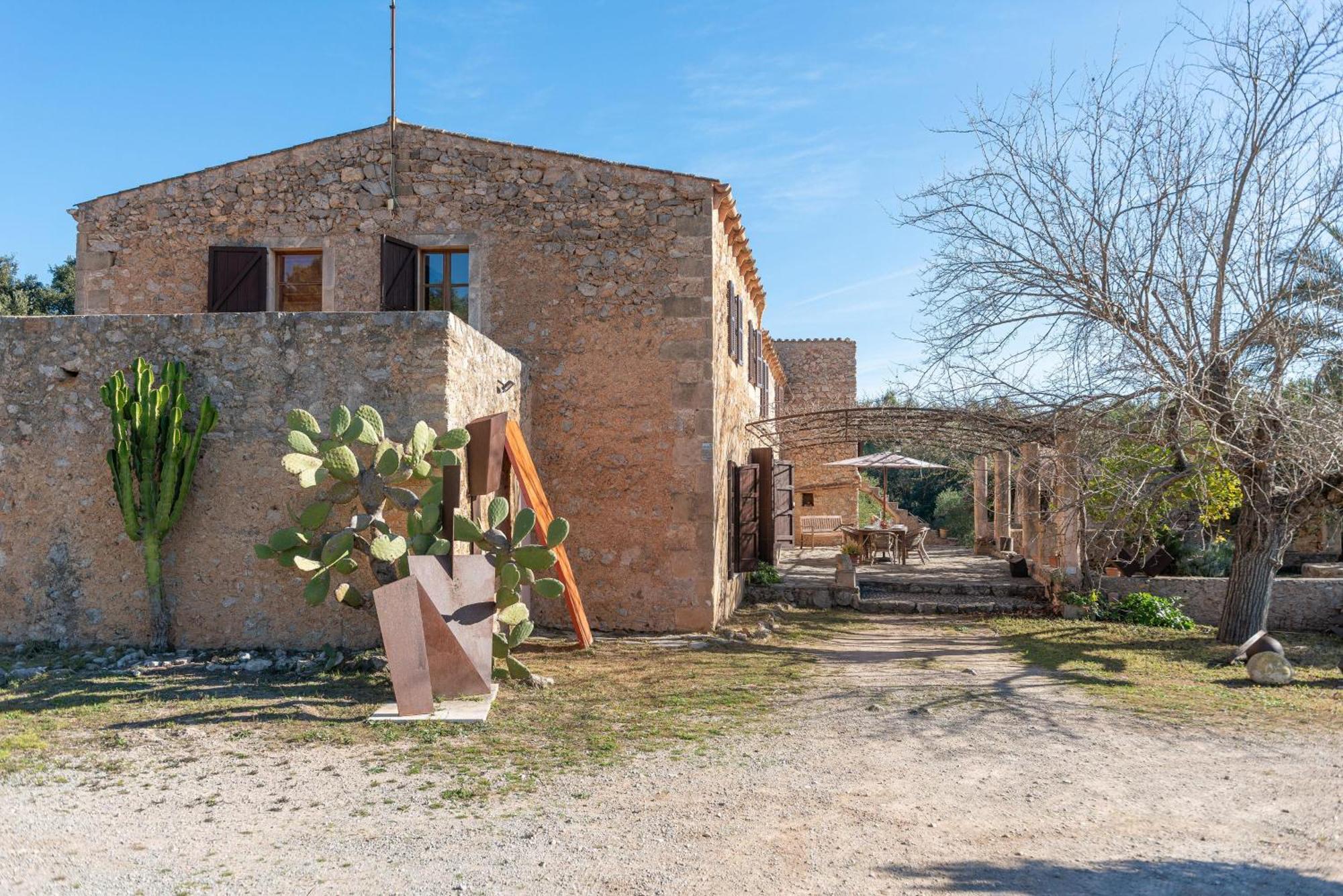Son Pastor Villa